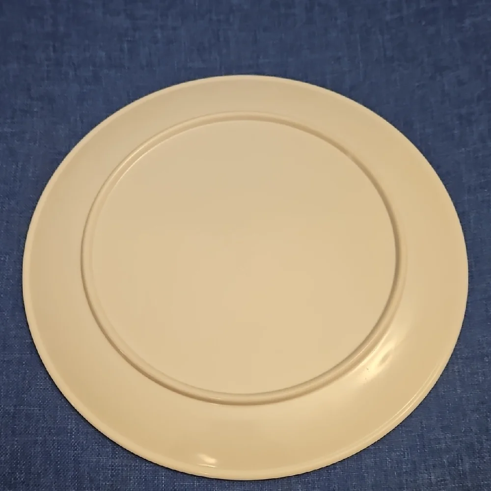 Snowflake Pattern Plate. - Picture 2 of 4